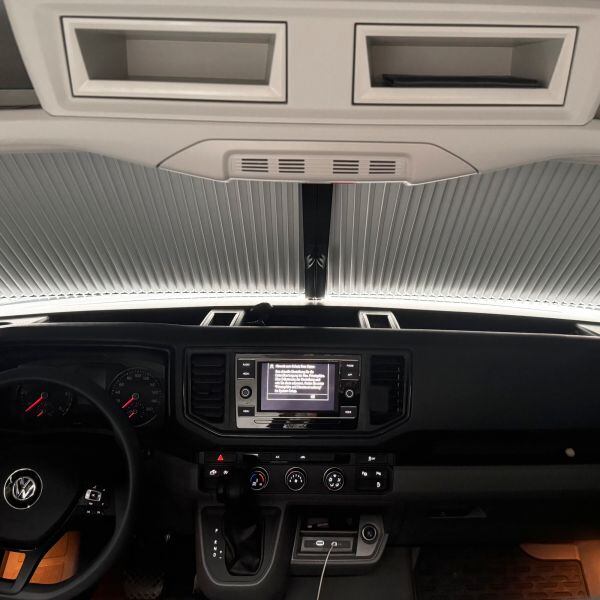 Čelná roleta Remis REMIfront pre MAN TGE / VW Crafter s úložiskom